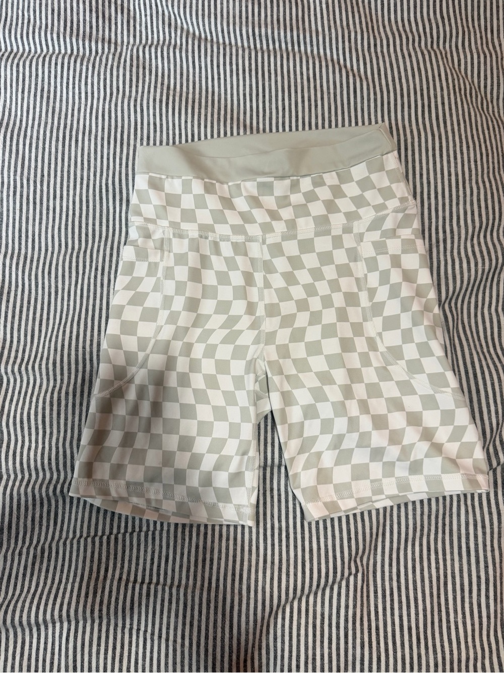 High-Waist Checkerboard Women’s Bike Shorts - White & Light Gray